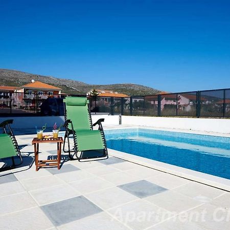 Luxury Apartment Charm With Pool تروغير المظهر الخارجي الصورة