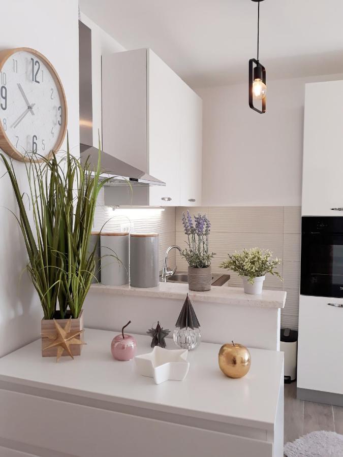 Luxury Apartment Charm With Pool تروغير المظهر الخارجي الصورة