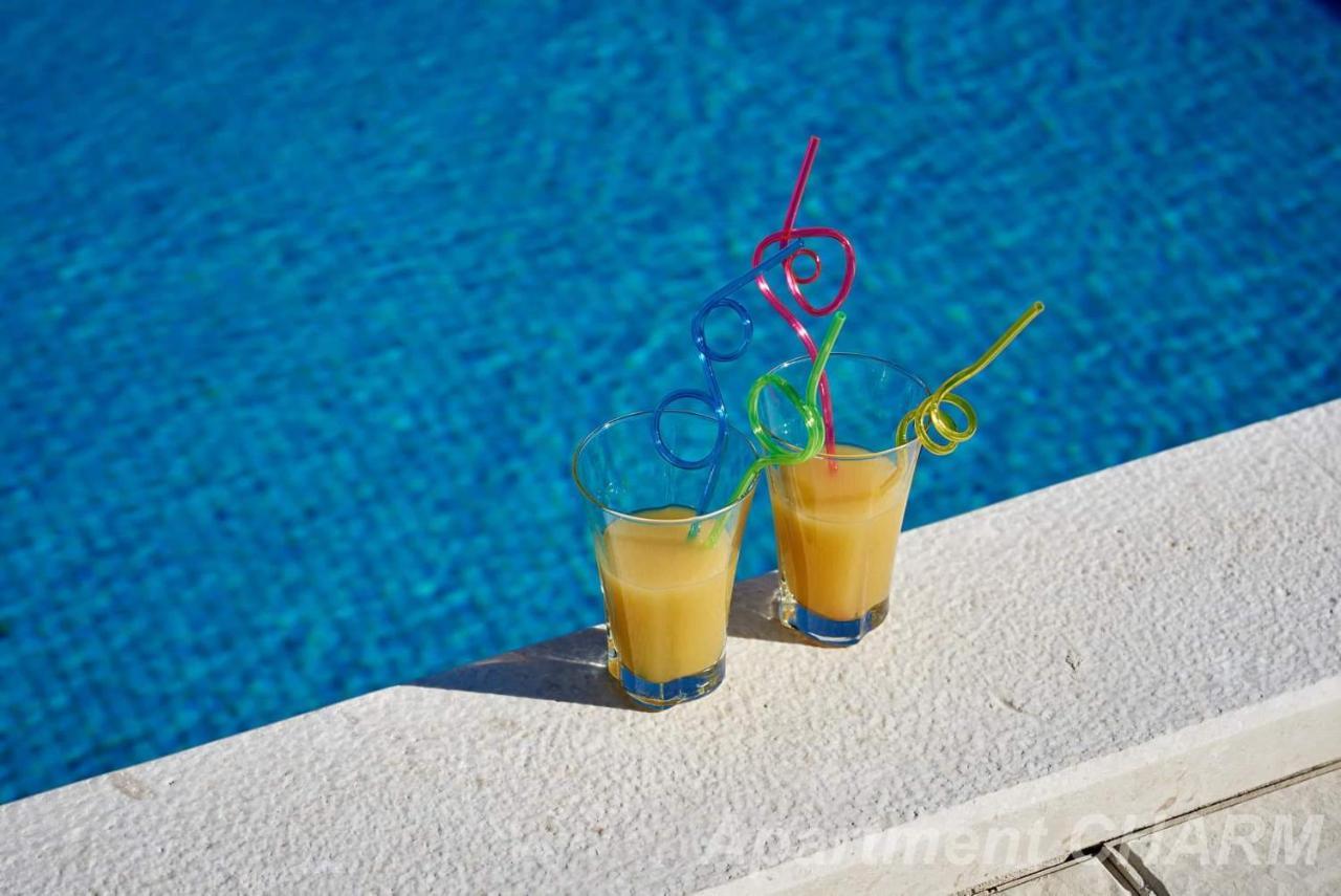 Luxury Apartment Charm With Pool تروغير المظهر الخارجي الصورة